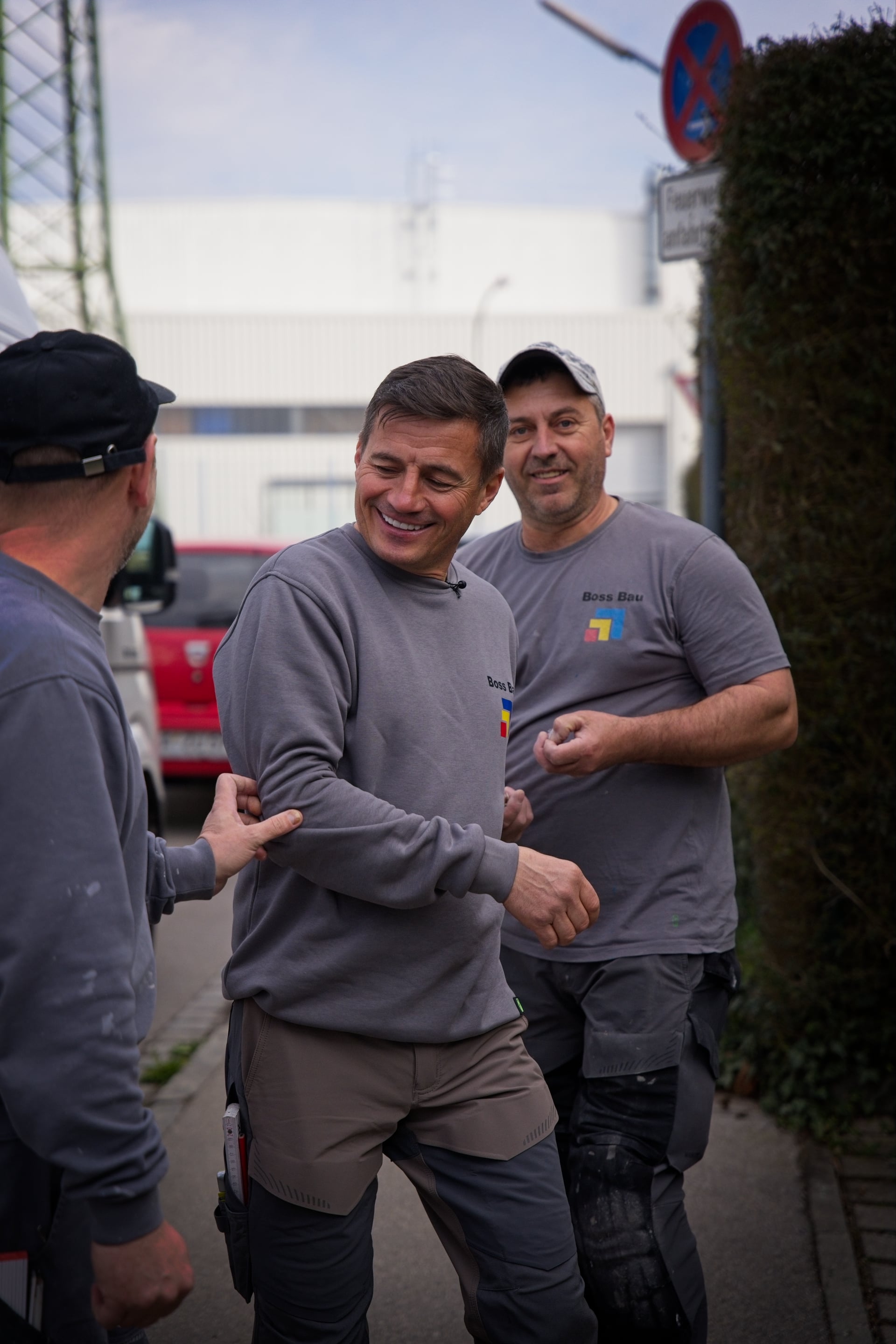 Boss Bau Team im Gespräch auf der Baustelle